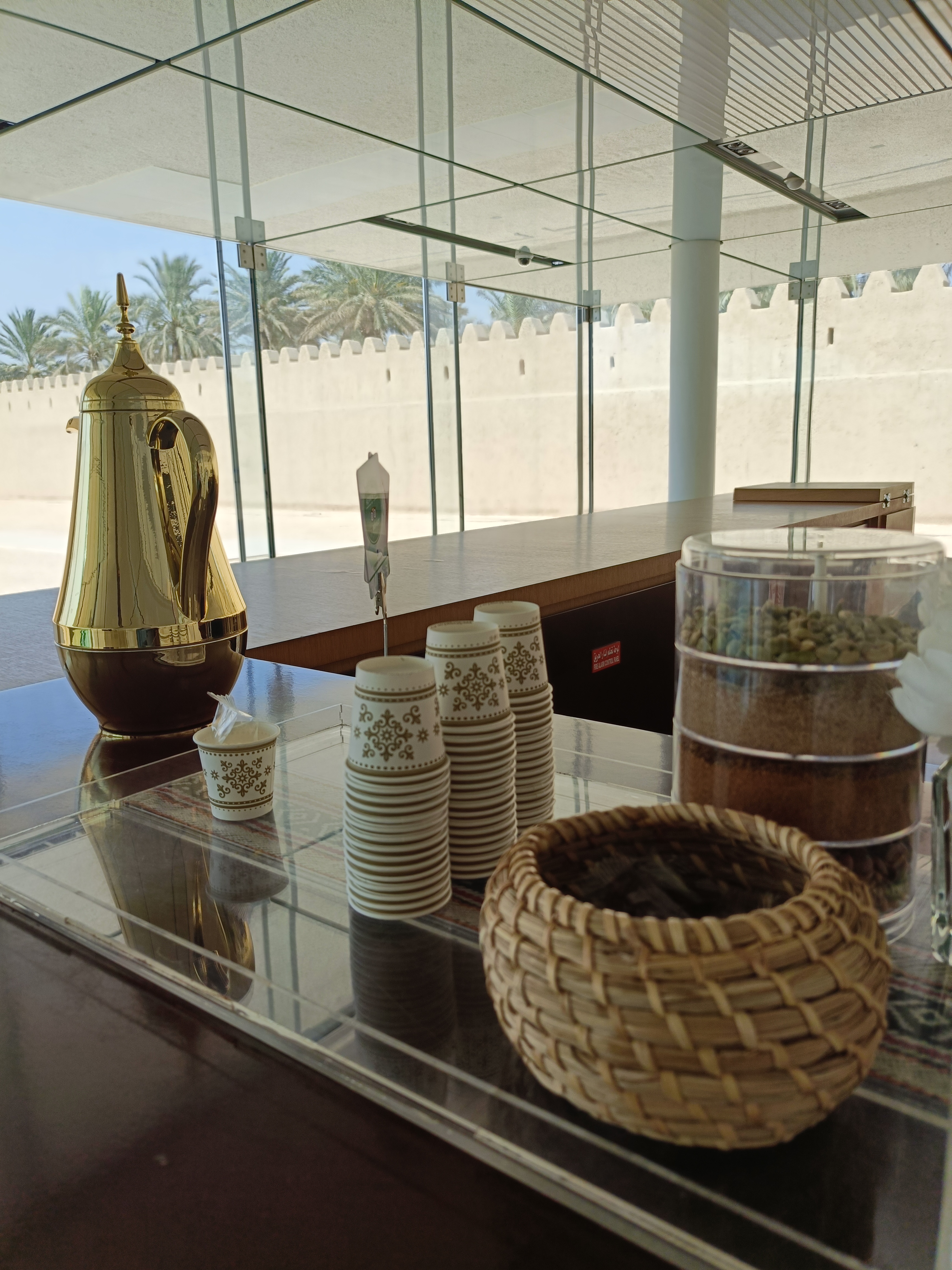 アラビックコーヒーとデーツ